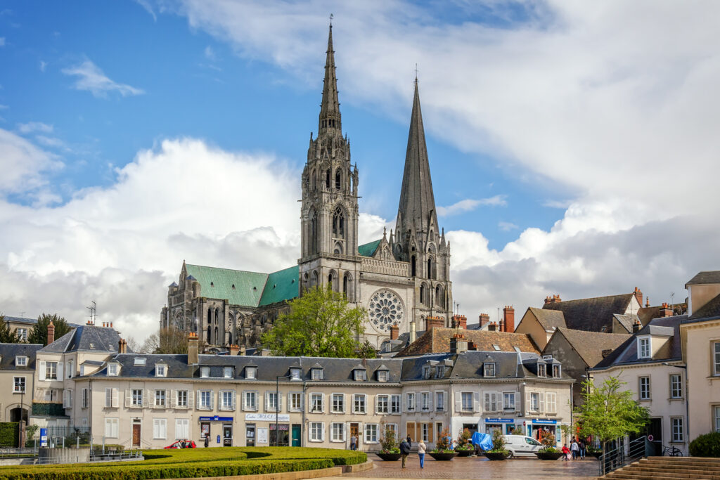 Moreau Immo – Agence immobilière à Chateauneuf en Thymerais (28) – En Eure-et-Loir – Maison à vendre – photo de la cathédrale de Chartres dans la ville de Chartres - L'agence Moreau Immo