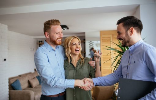 Moreau Immo – Agence immobilière à Chateauneuf en Thymerais (28) – En Eure-et-Loir – Maison à vendre – image – Photo services visite d'une maison par un client